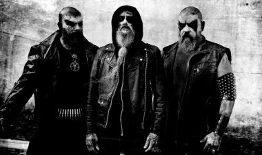 Voorish lança o videoclipe de "Black Crows"