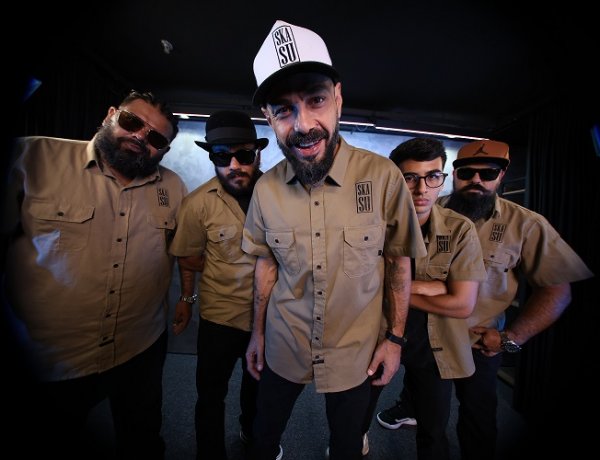 Banda santista SKASU apresenta o álbum "A Maré Virou"