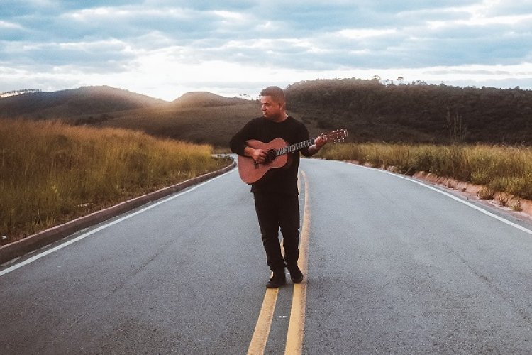 “Chegou”: terceiro single de gabrielfah