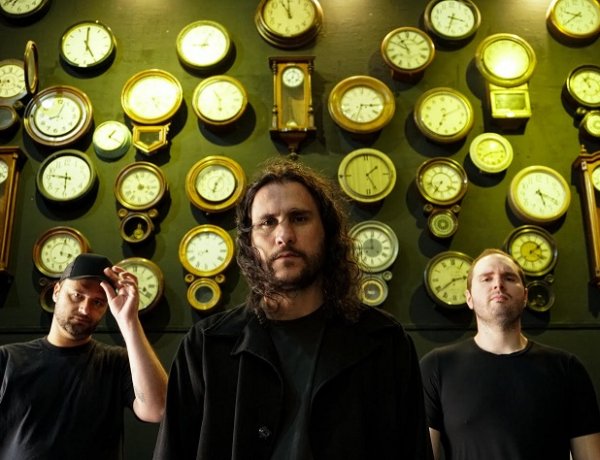MAD SNEAKS transforma a dor em libertação e dá voz a talentos alternativos no clipe de “Dirty Blood”