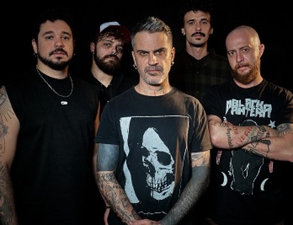 Libertà lança videoclipe de "O Estrago"